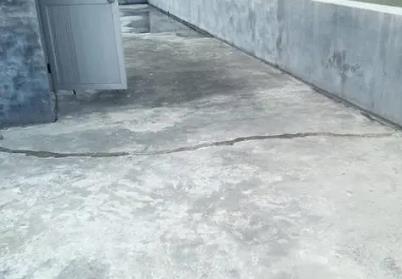 桑珠孜楼顶漏水维修公司分享下如何解决卫生间隐蔽部位漏水的问题?